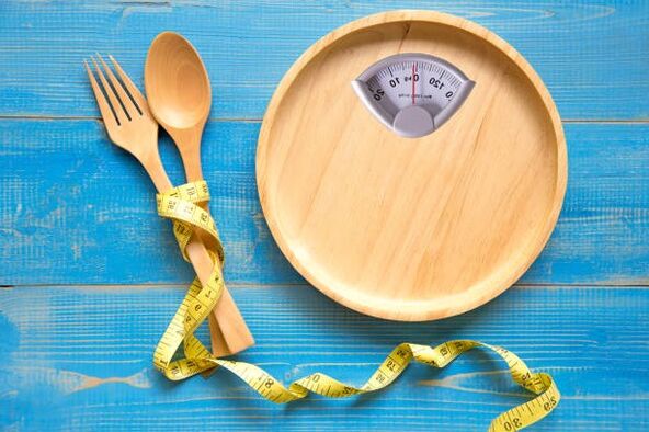 Пустые тарелки и способы похудеть за месяц